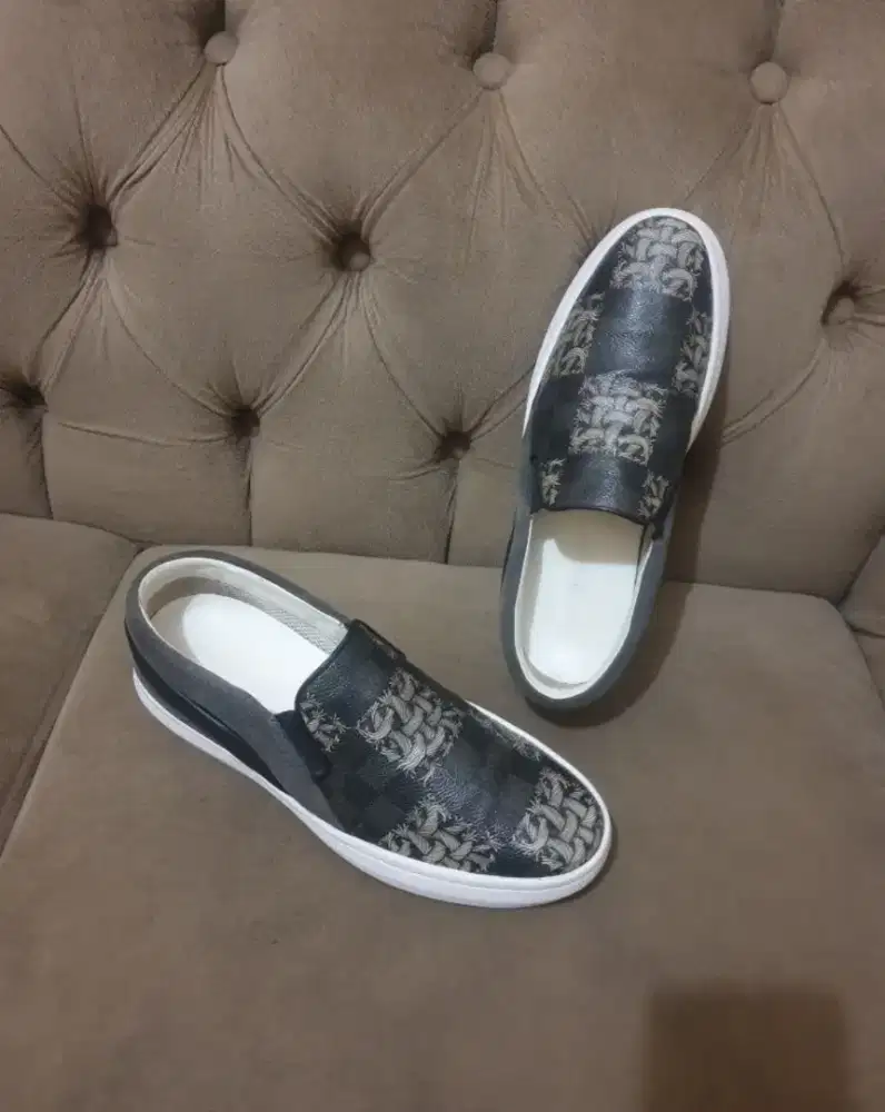 Sepatu pria snakers lv slip-on size 42 second
