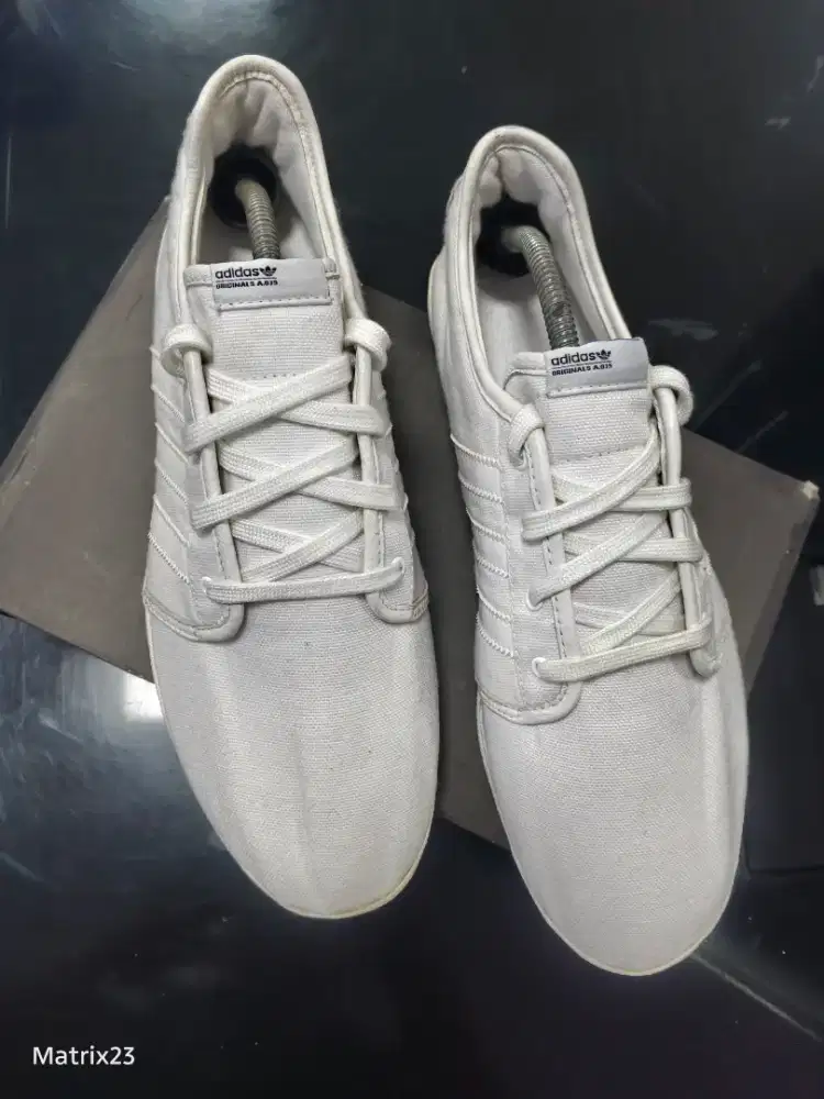 Sepatu second branded