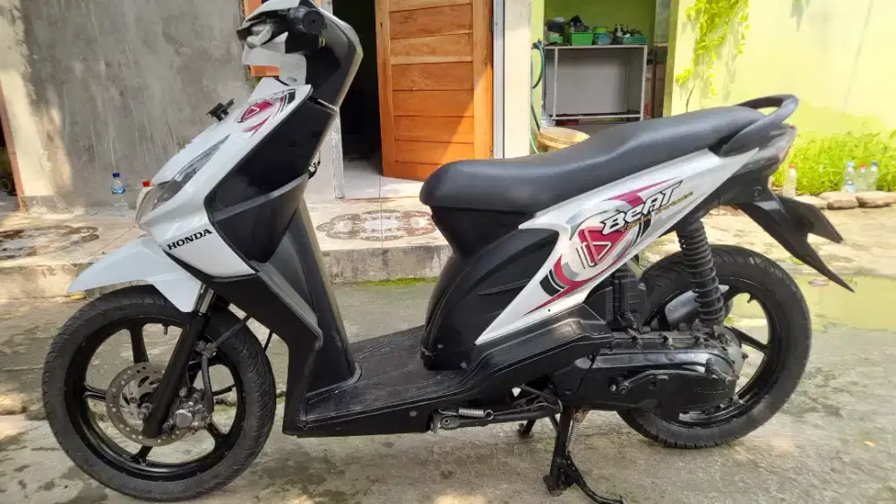 Beat 2009 putih, pajak panjang
