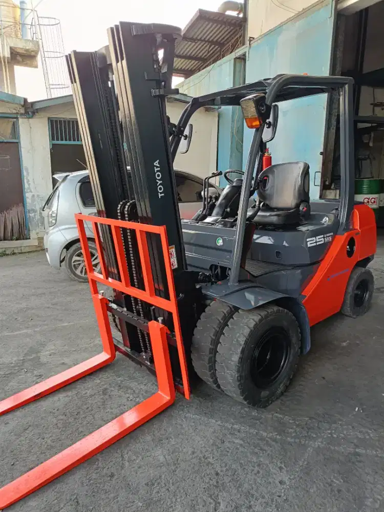 Forklift Toyota forklif Threelift ban dobel forklip
