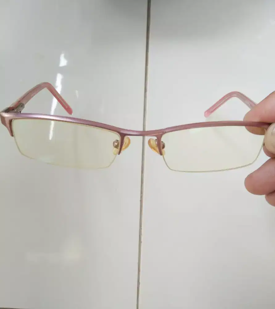 Kacamata Aigner