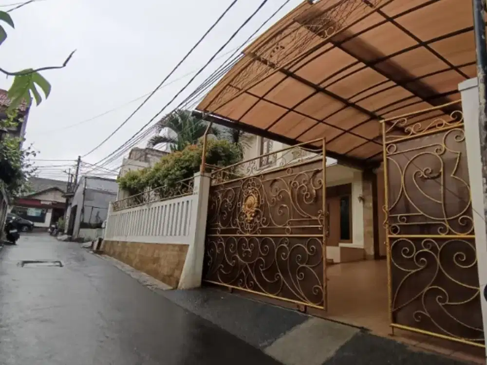 Rumah mewah swimming pool Jagakarsa Jaksel