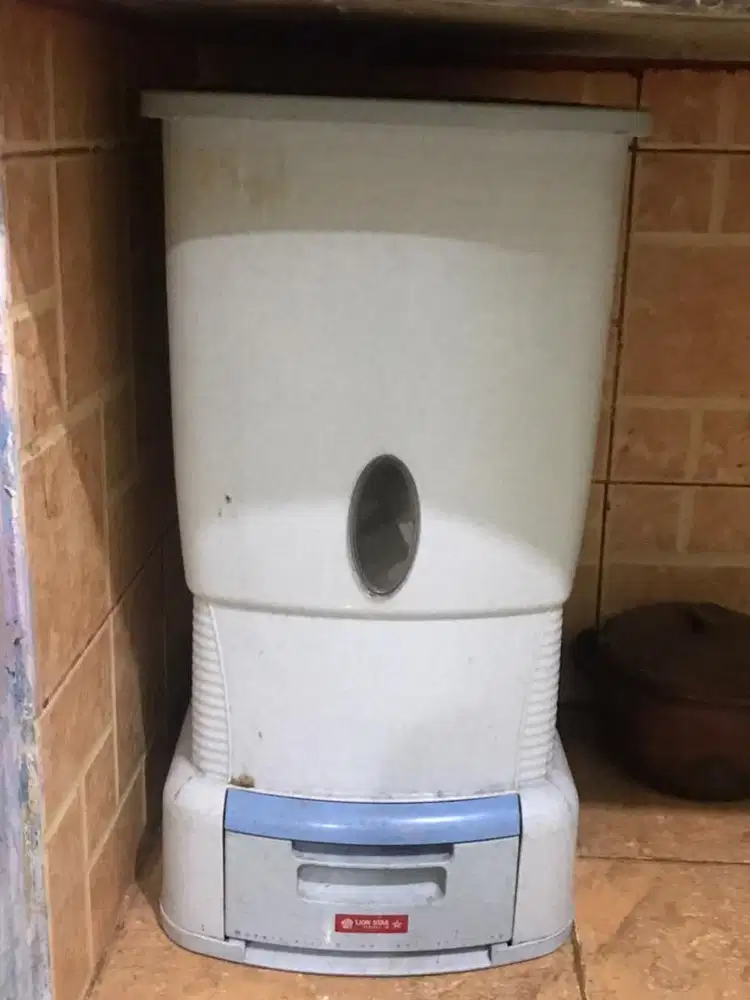 Dispenser Beras Lion Star 28kg