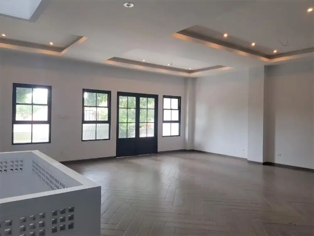 Dijual rumah usaha 4 lantai di Sayap Riau, lokasi strategis,