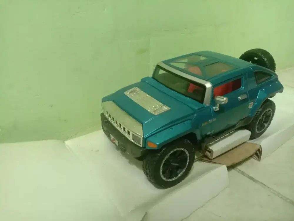 Hummer Die Cast Scala 1 24