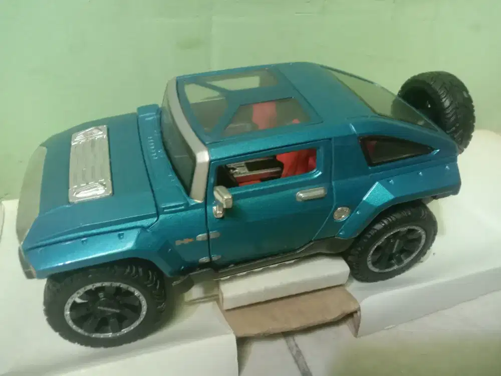 Hummer Die Cast Scala 1 24