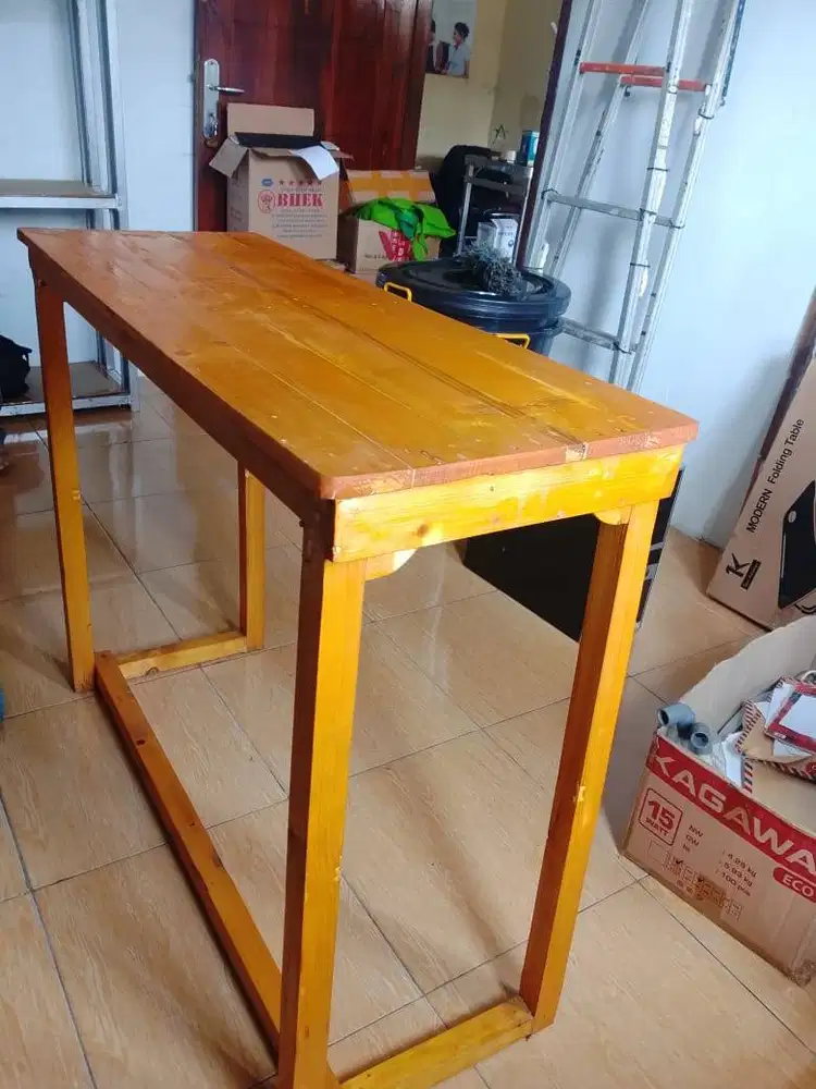 Bekasi - Meja lipat kayu gagal tinggal di patenkan