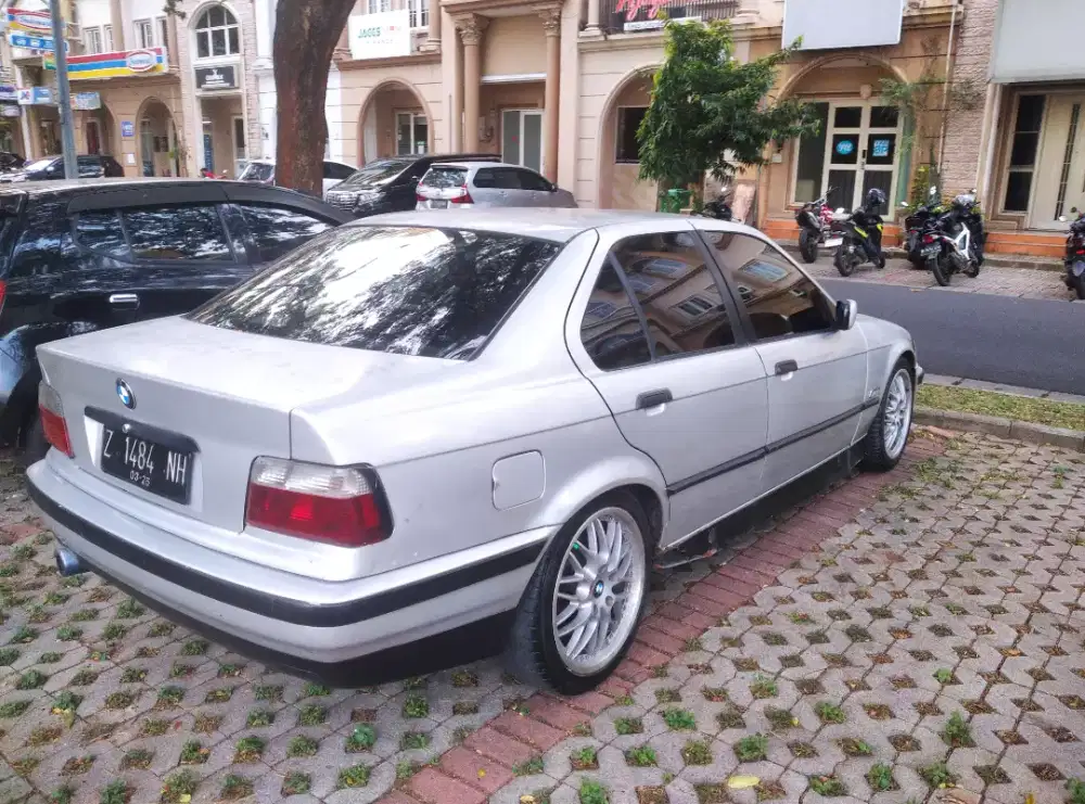 BMW 318i 1992 Bensin