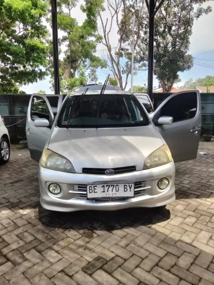 Daihatsu YRV triptonic