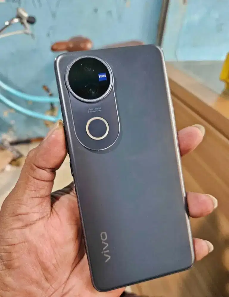 Vivo v50 5g 12/256gb bs tt