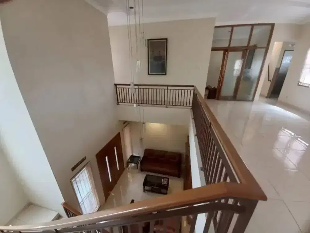 Dijual Rumah Lokasi istimewa di tengah kota Cimahi daerah jl Sangkuriang