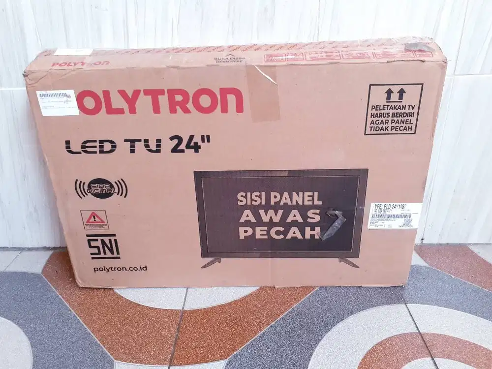 TV LED POLYTRON 24 inch DIGITAL TV KONDISI NORMAL MULUS GARANSI