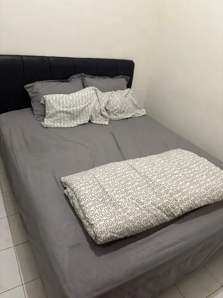 Tempat tidur 2 orang