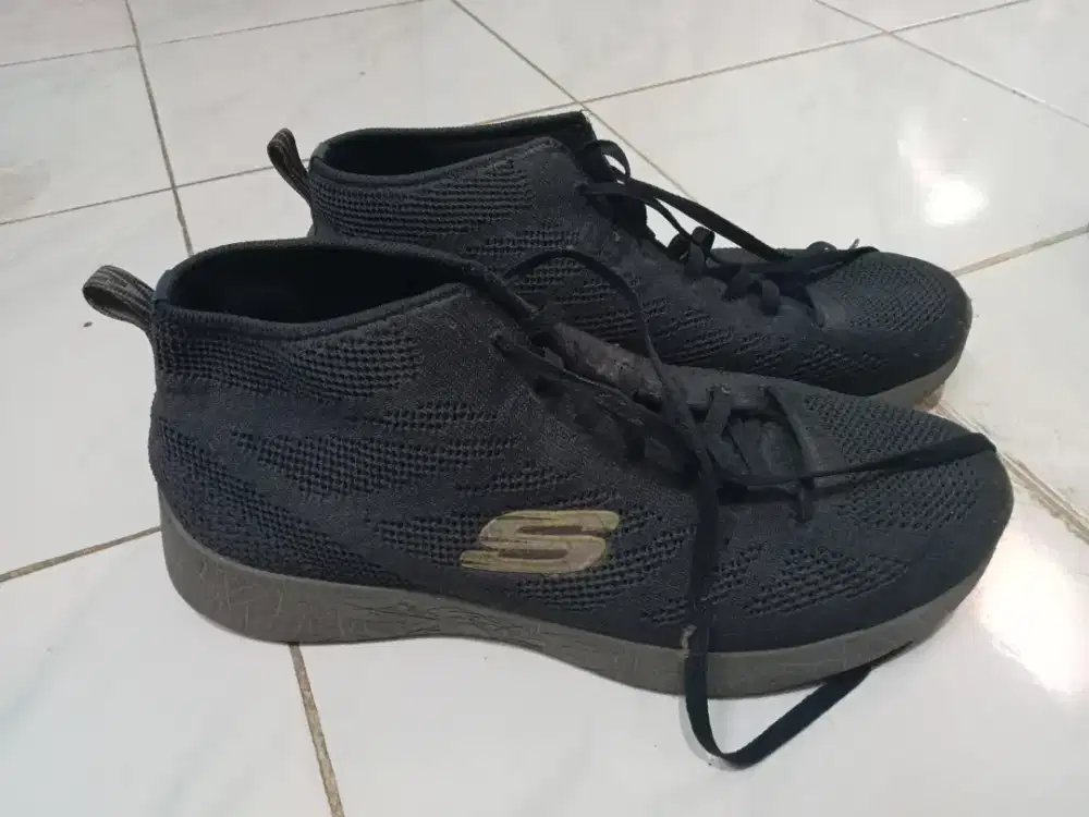 Jual Cepat..skechers aircolled memory foam size 43,kondisi 90%.