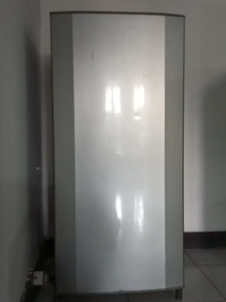 Kulkas LG 1 pintu murah berfungsi optimal.