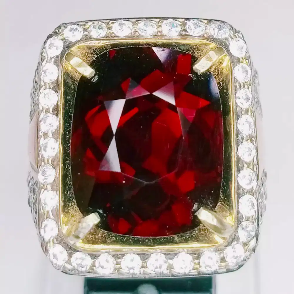 Pyrope Almandine garnet 15,07 cts