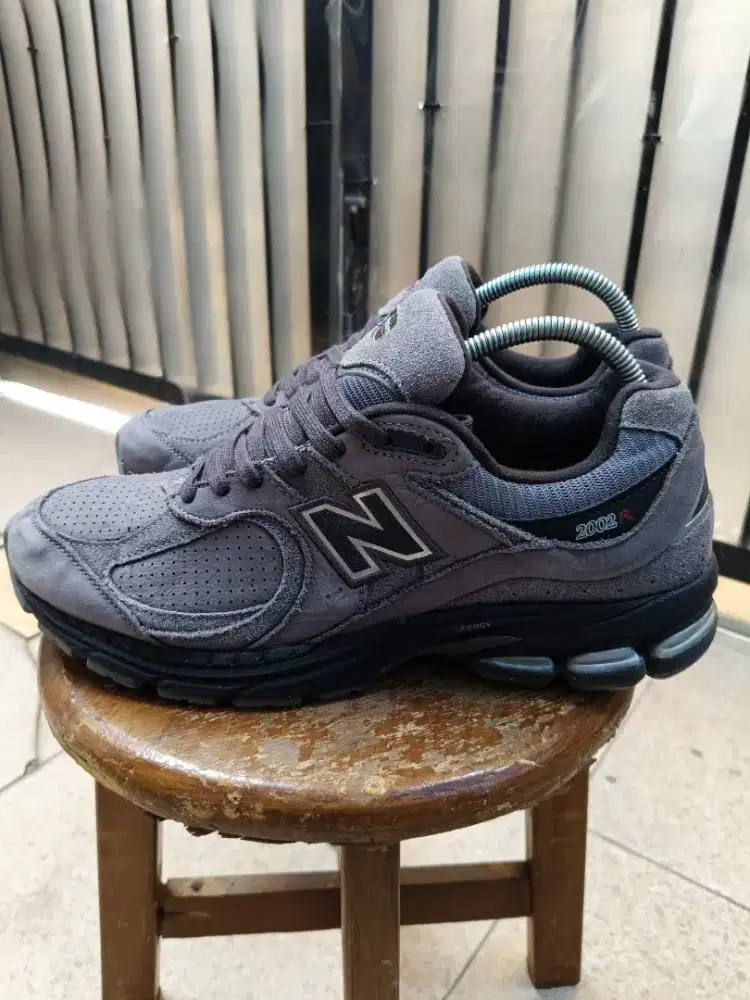 NB 2002R Castlerock Grey Black Size 43 Original Kondisi Second