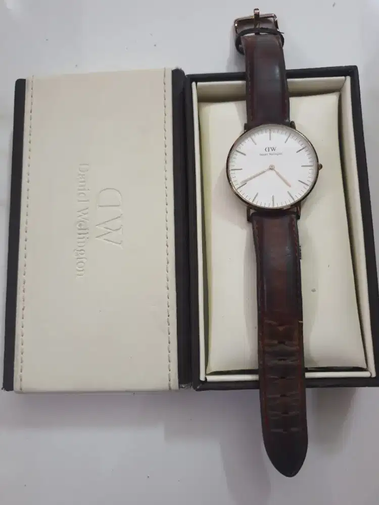 JAM TANGAN WANITA DANIEL WELLINGTON 36 /DW 100% Asli + DUS + Buku