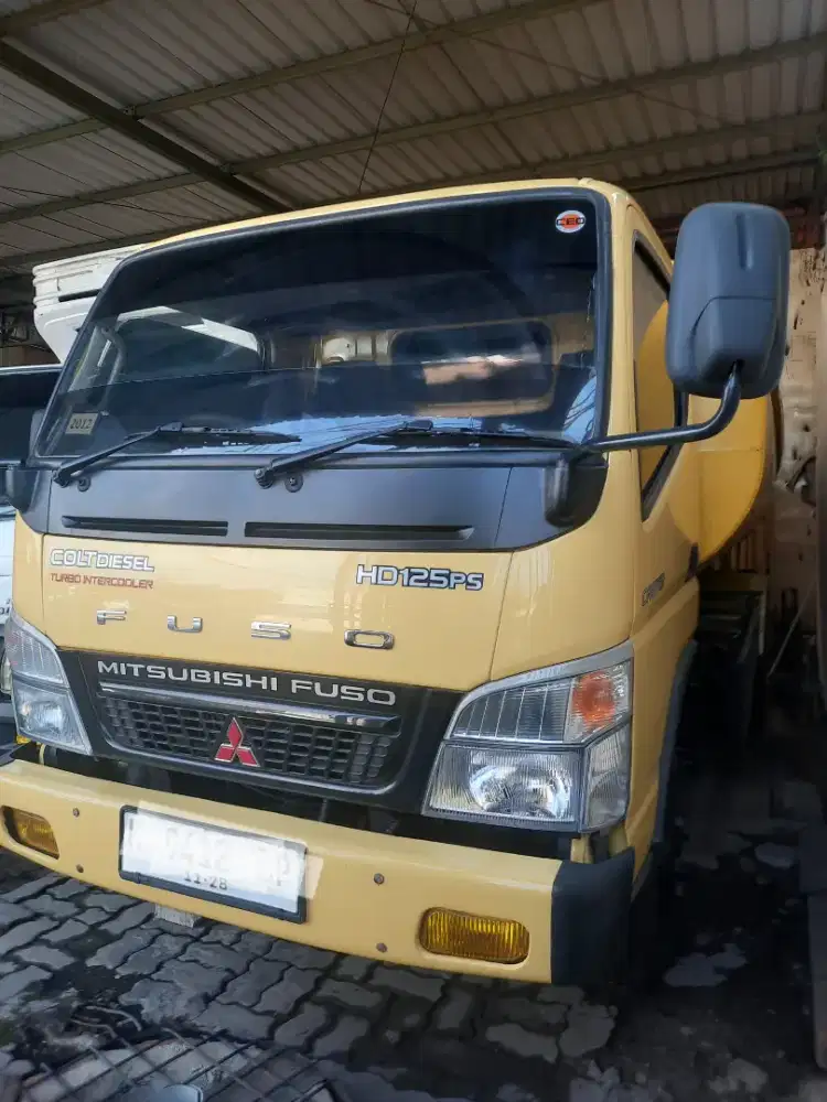 Mitsubishi Colt diesel FE74 HD Light truk tangki