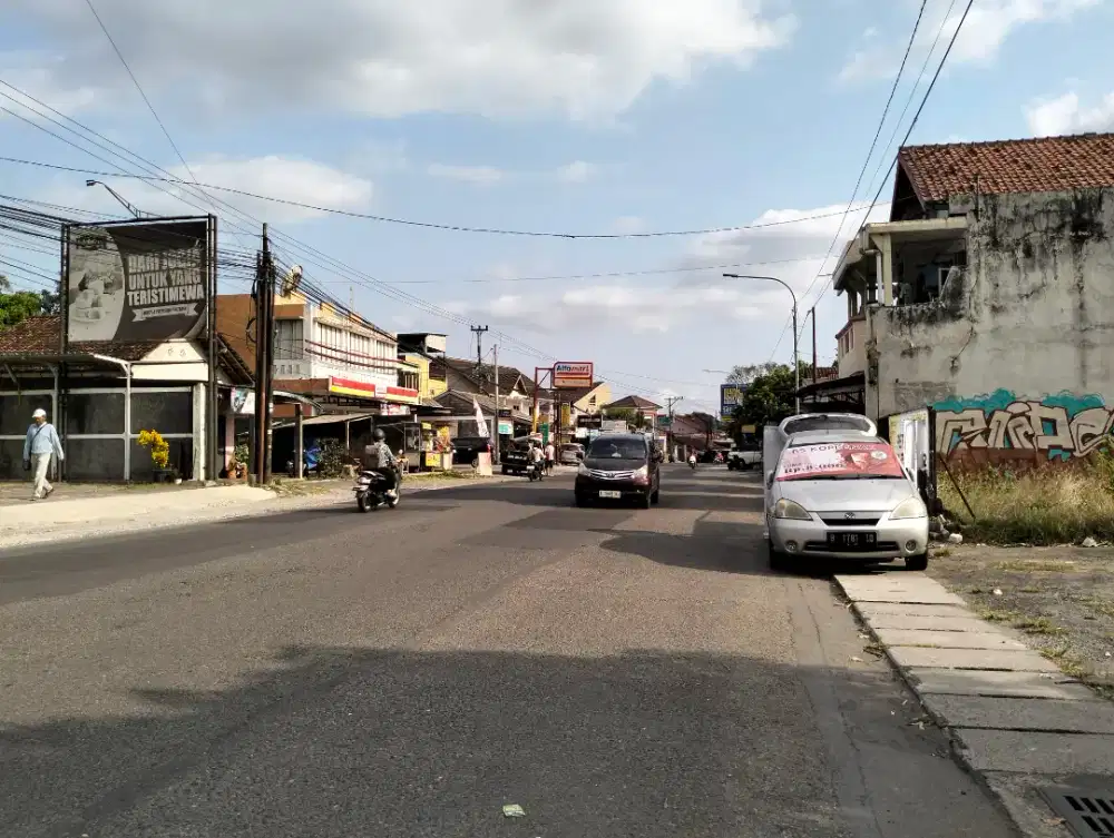 Disewakan tempat usaha jl tajem Maguwoharjo depan bakpia citra