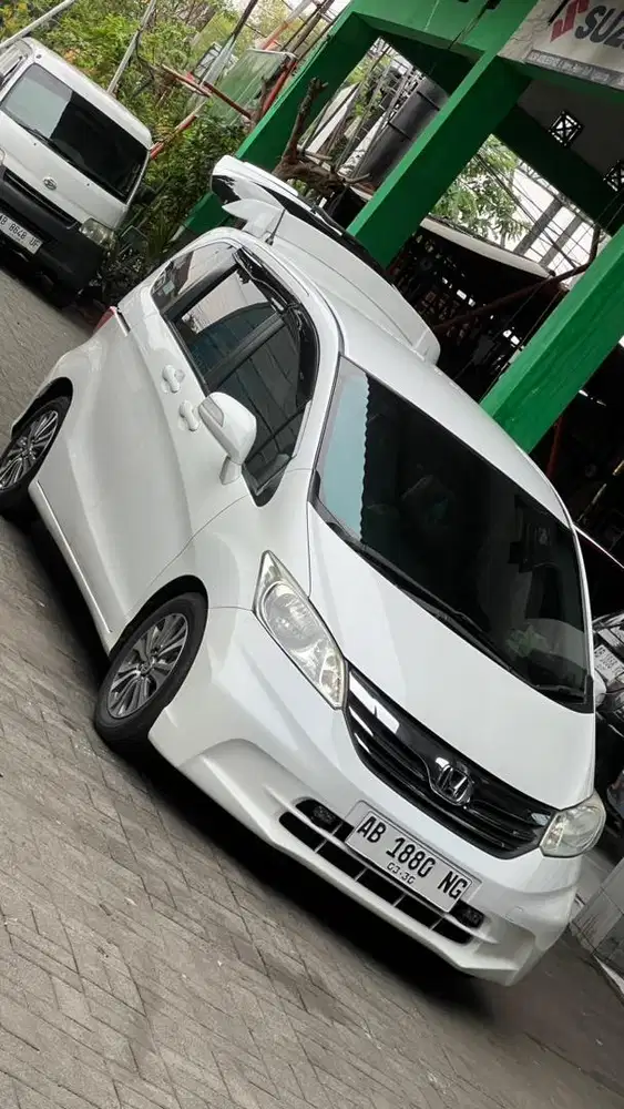 HONDA FREED 2012
