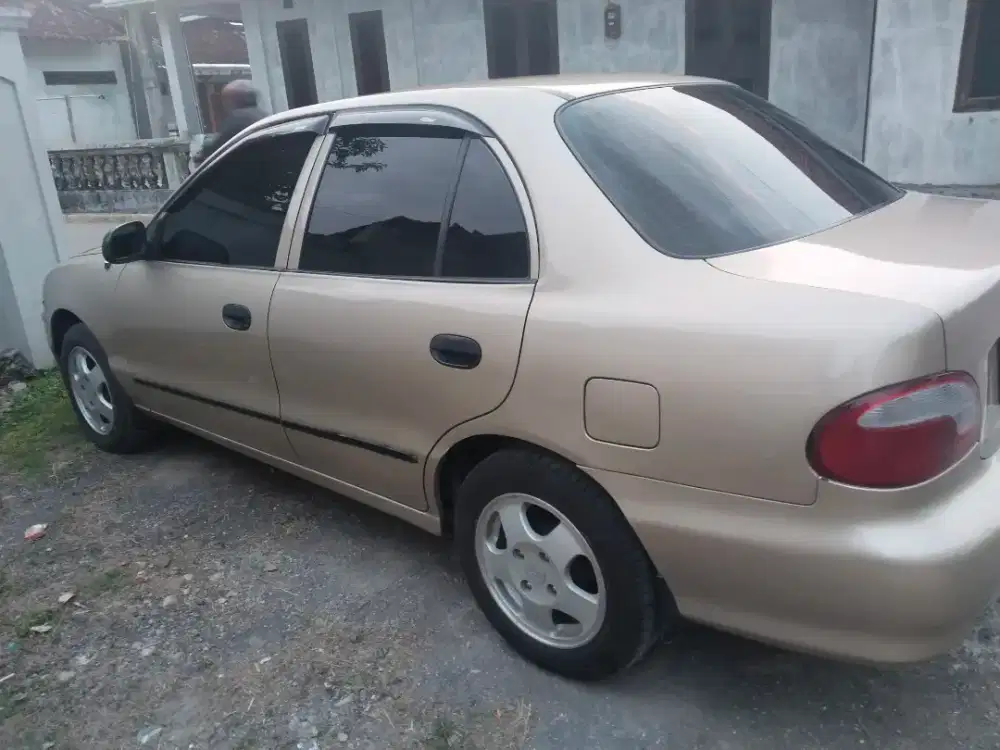 Hyundai accent gls tahun 2000