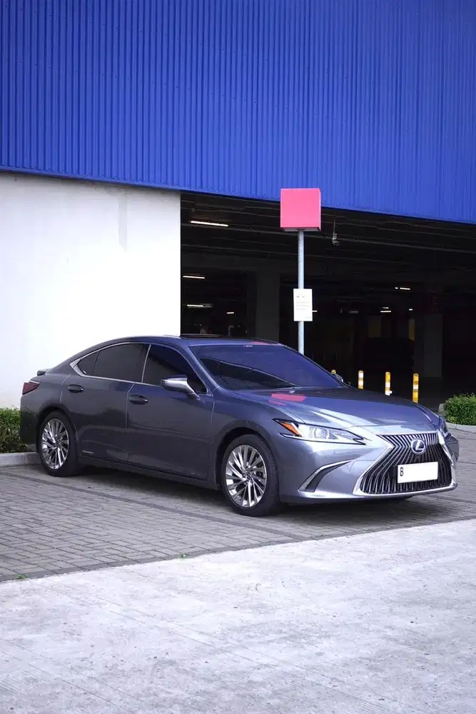 TERMURAH! Lexus ES 300h Ultra Luxury