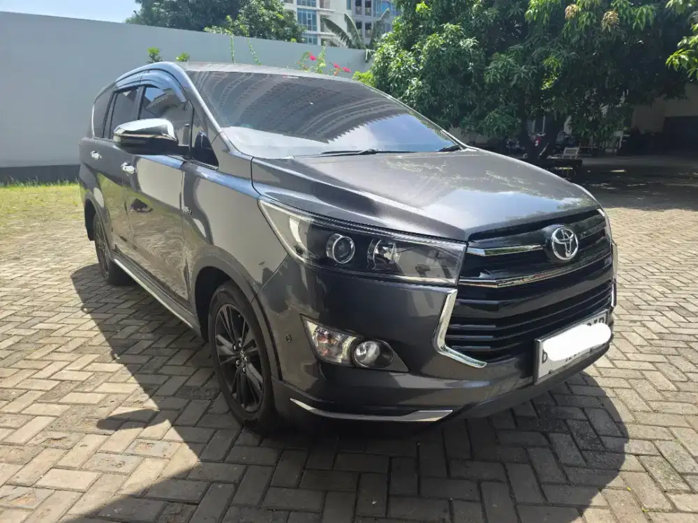Dijual Toyota Kijang Innova Reborn Venturer 2.0 AT 2019 low km