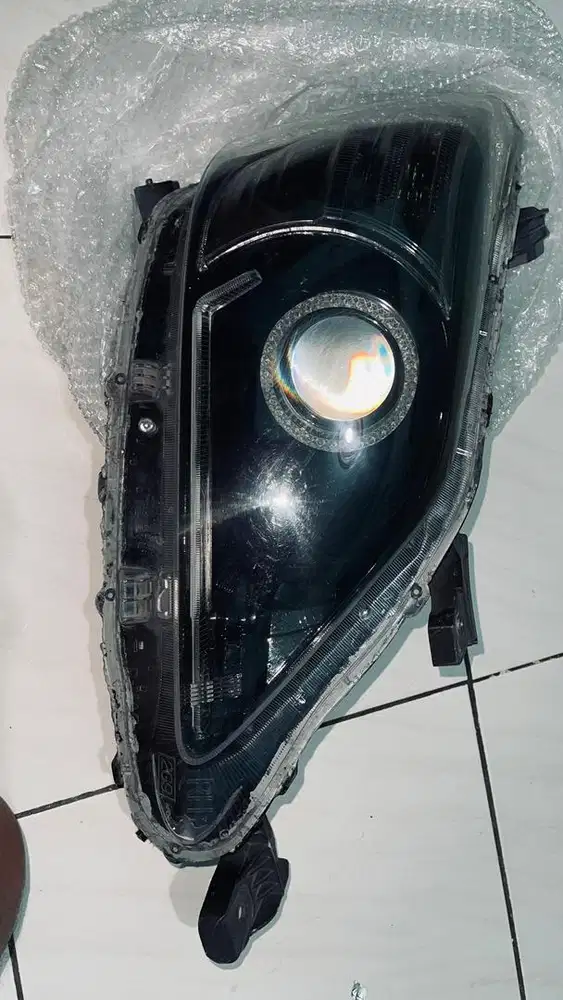 Lampu depan innova 2013