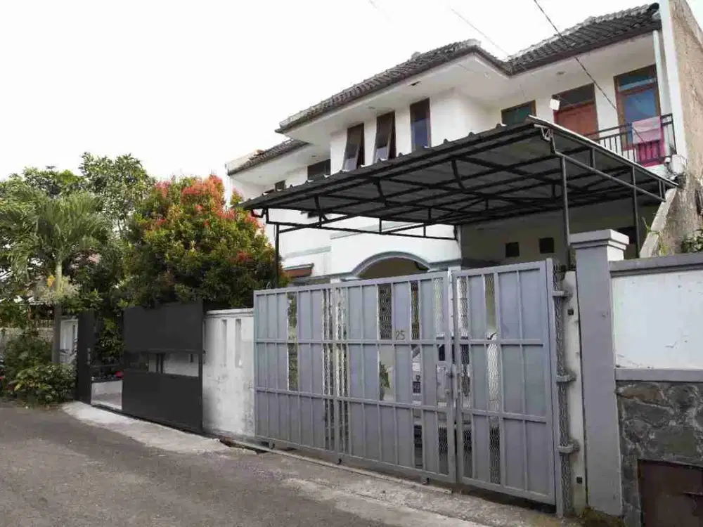 Rumah Luas 2 Lantai di Sukaati Batununggal