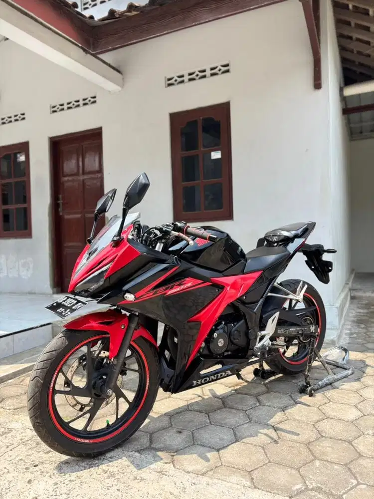 Honda cbr150r 2017 kilometer rendah