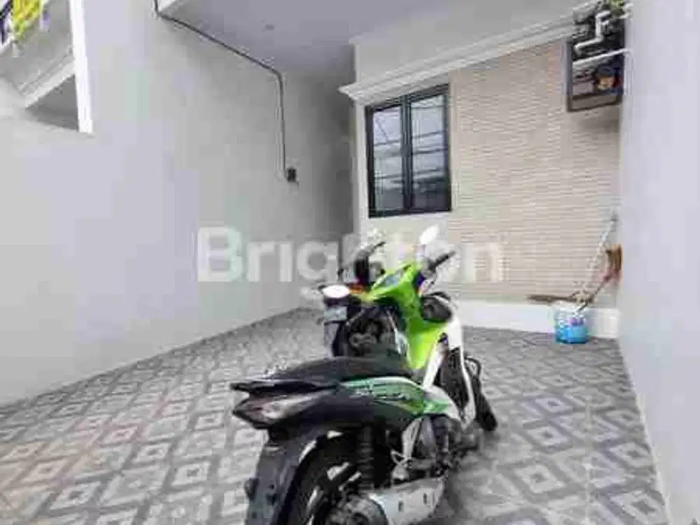 RUMAH siap huni 3 lantai