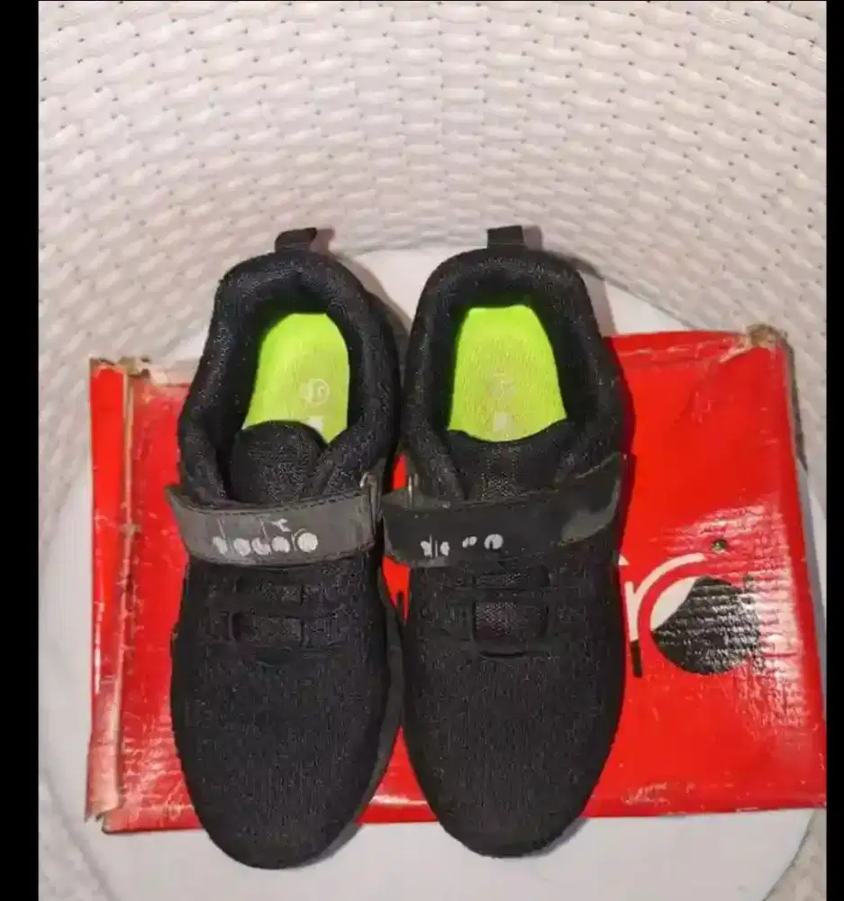Diadora size 31 insole 18cm