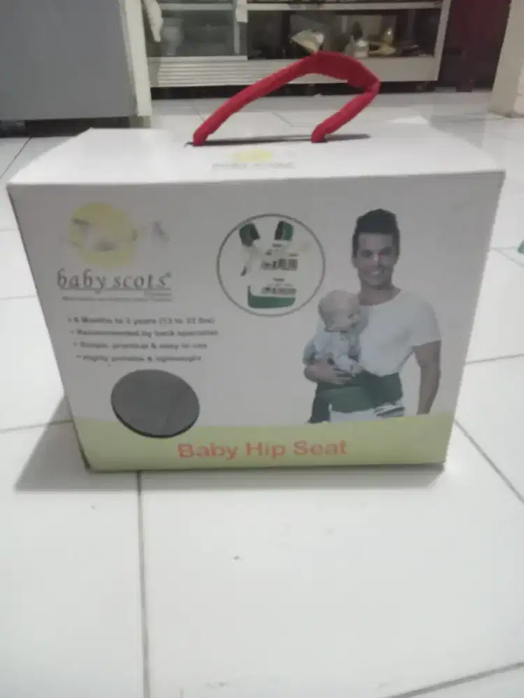 Gendongan bayi depan (carrier)