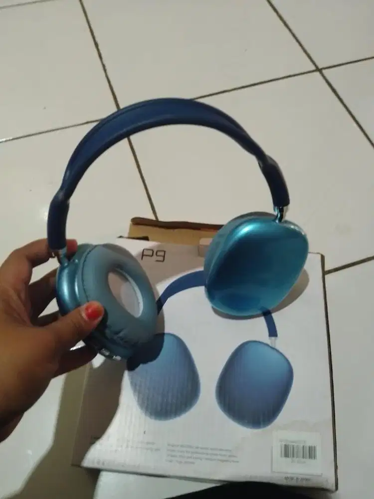 Jual earphone 4 warna htm , biru , pth , hijau