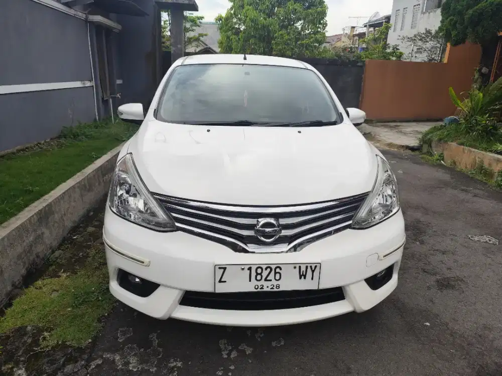 GRAND LIVINA 1.5 XV AT 2017 ANTIK