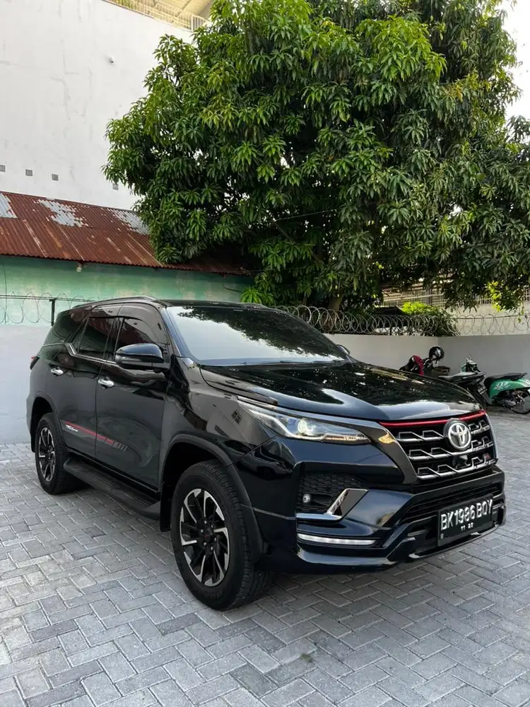 Fortuner 2.4 VRZ TRD AT 2020 Black