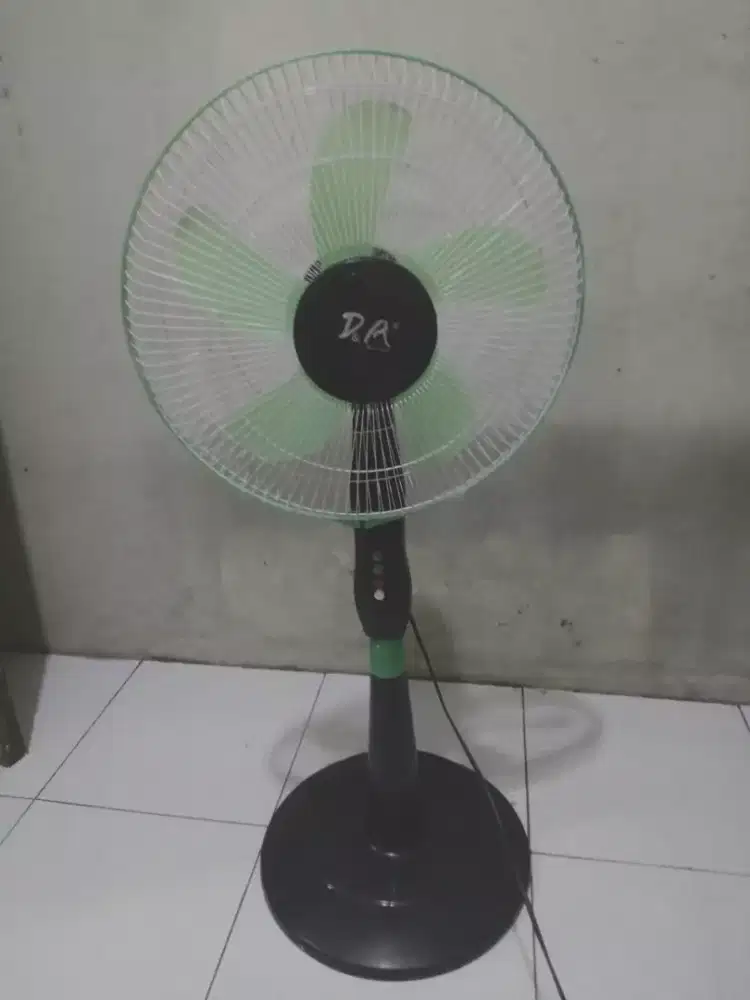 Kipas angin stand bekas