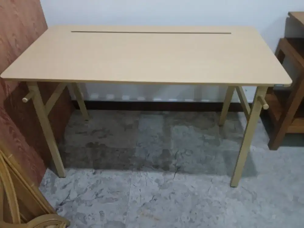 Meja kantor informa