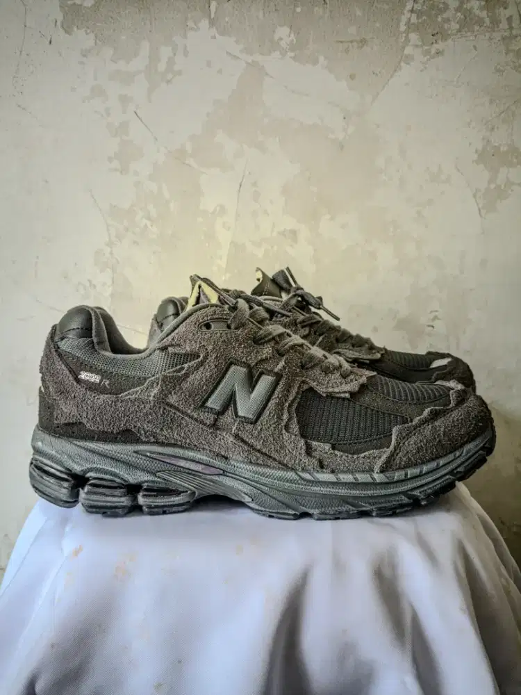 New Balance 2002r Protection Pack Dark Grey sepatu murah