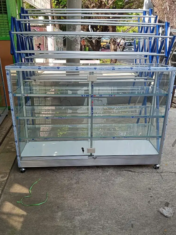 ETALASE UNTUK USAHA