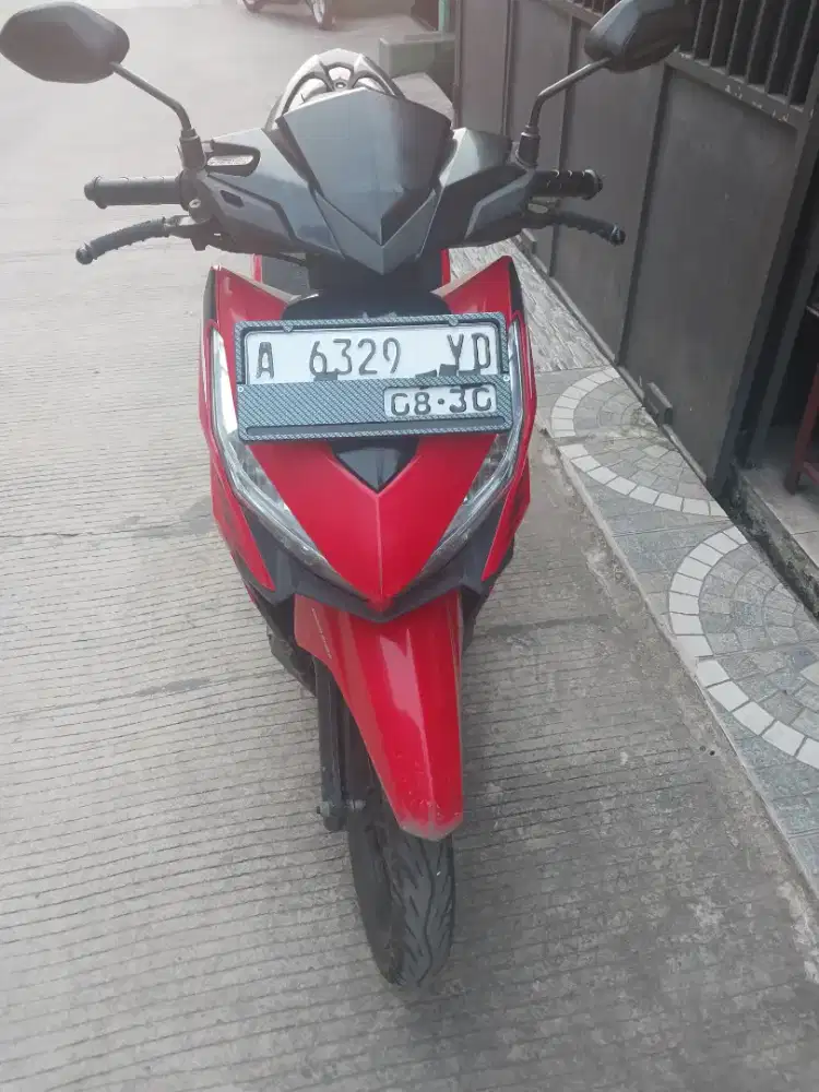 Vario 125  warna merah