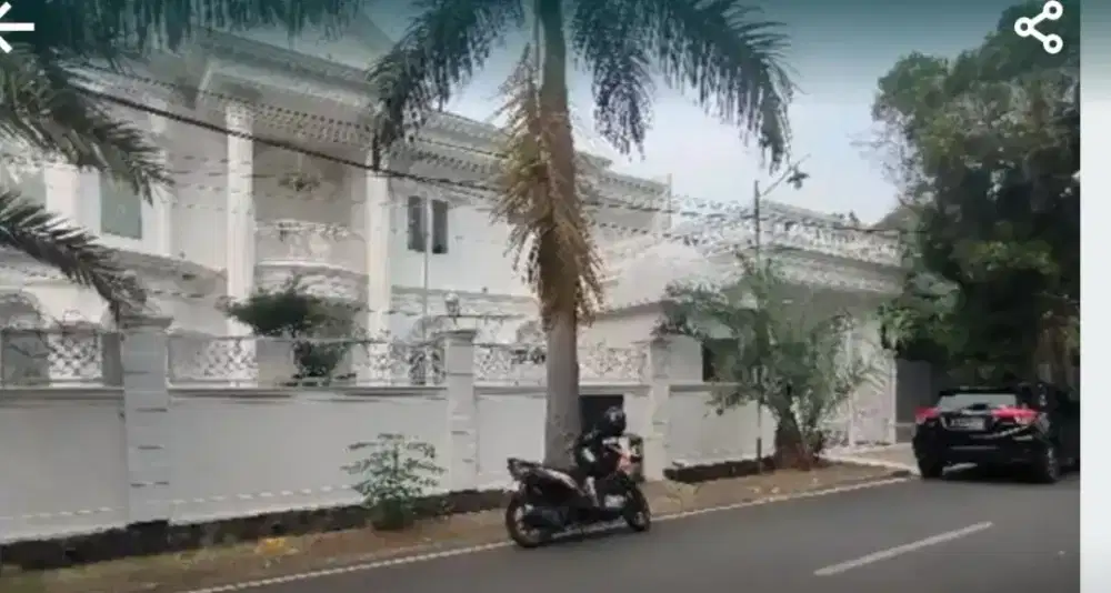 RUMAH MEWAH + KOLAM RENANG DI BILLYMOON PONDOK KELAPA