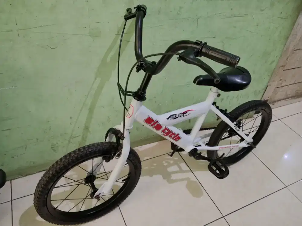 Sepeda anak warna putih uk 16