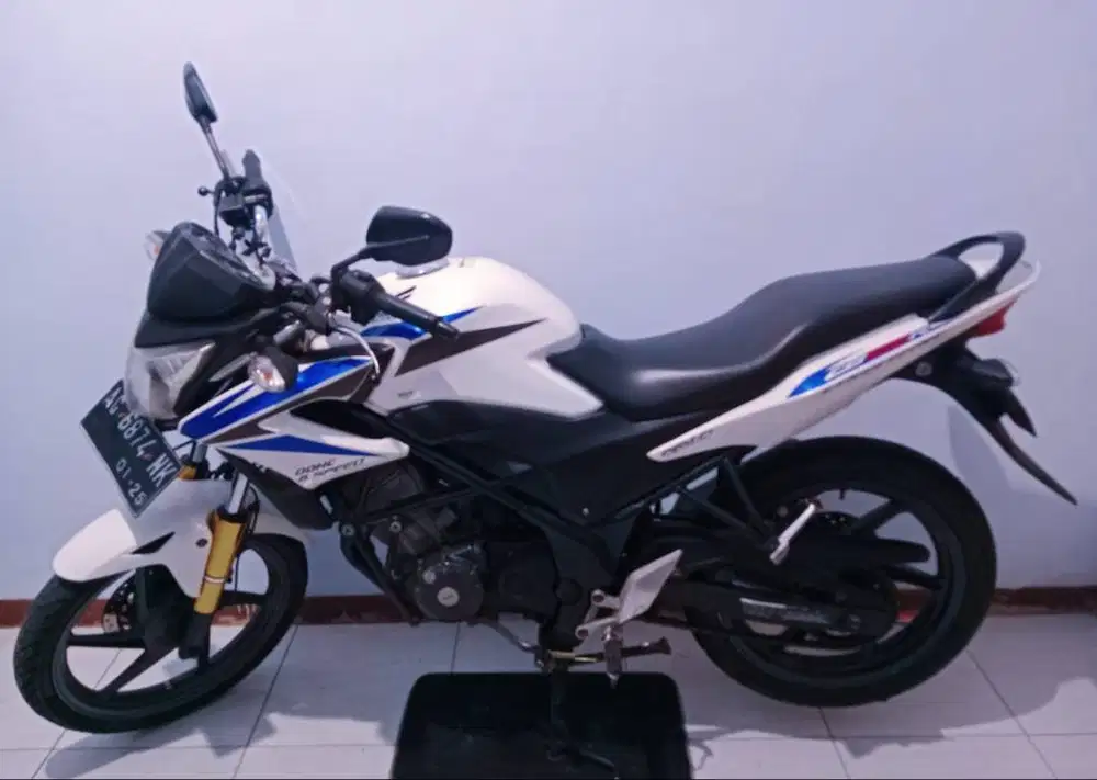 Honda Cb150r tahun 2015 lengka stnk bpkb faktur plat mati crtak 2025