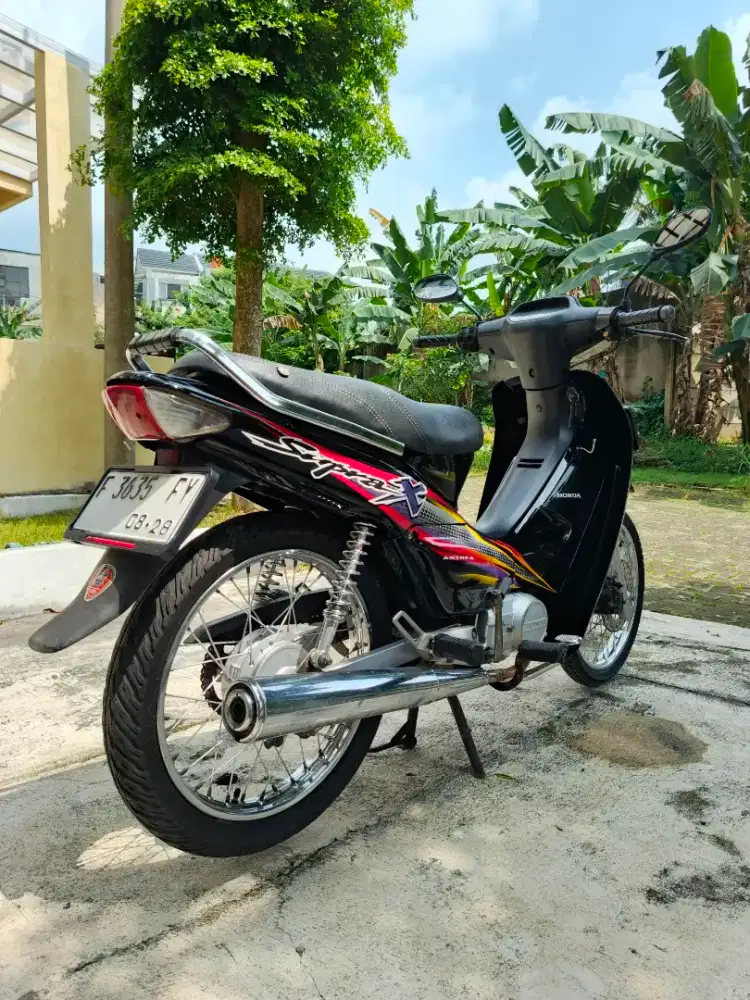 Di jual motor honda supra x 100cc tahun 2003