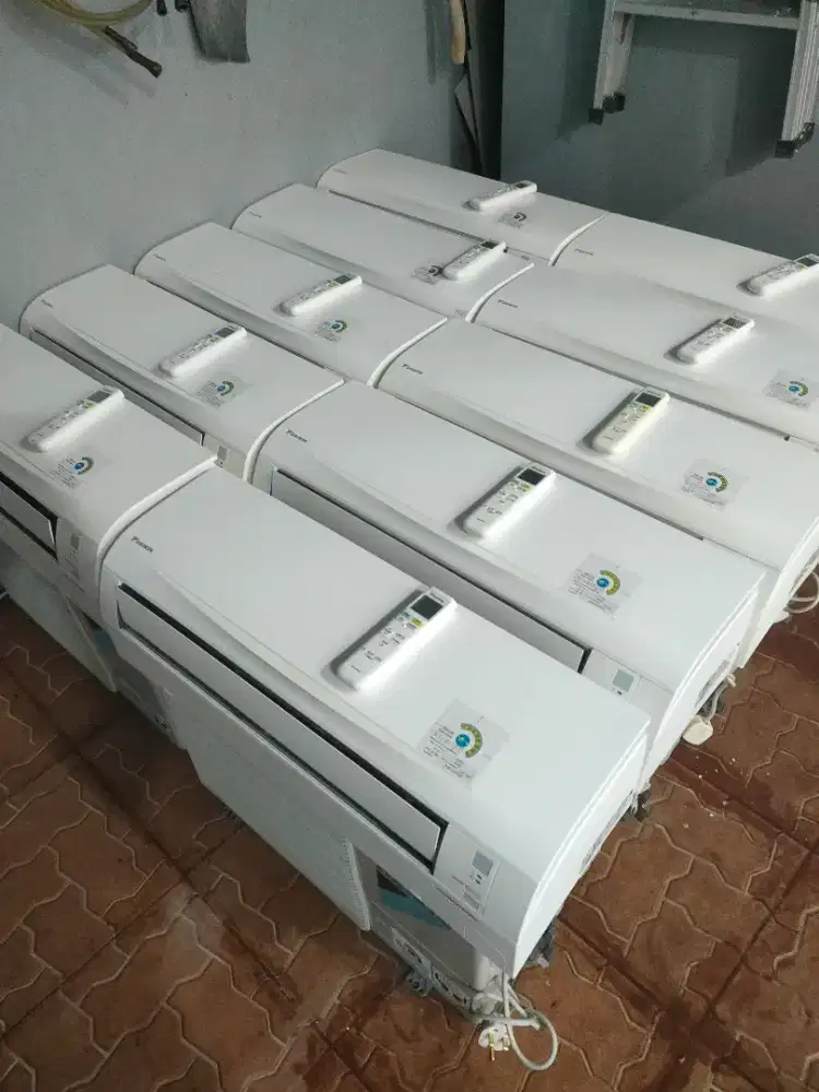 ac daikin 1/2 pk dan 1 pk