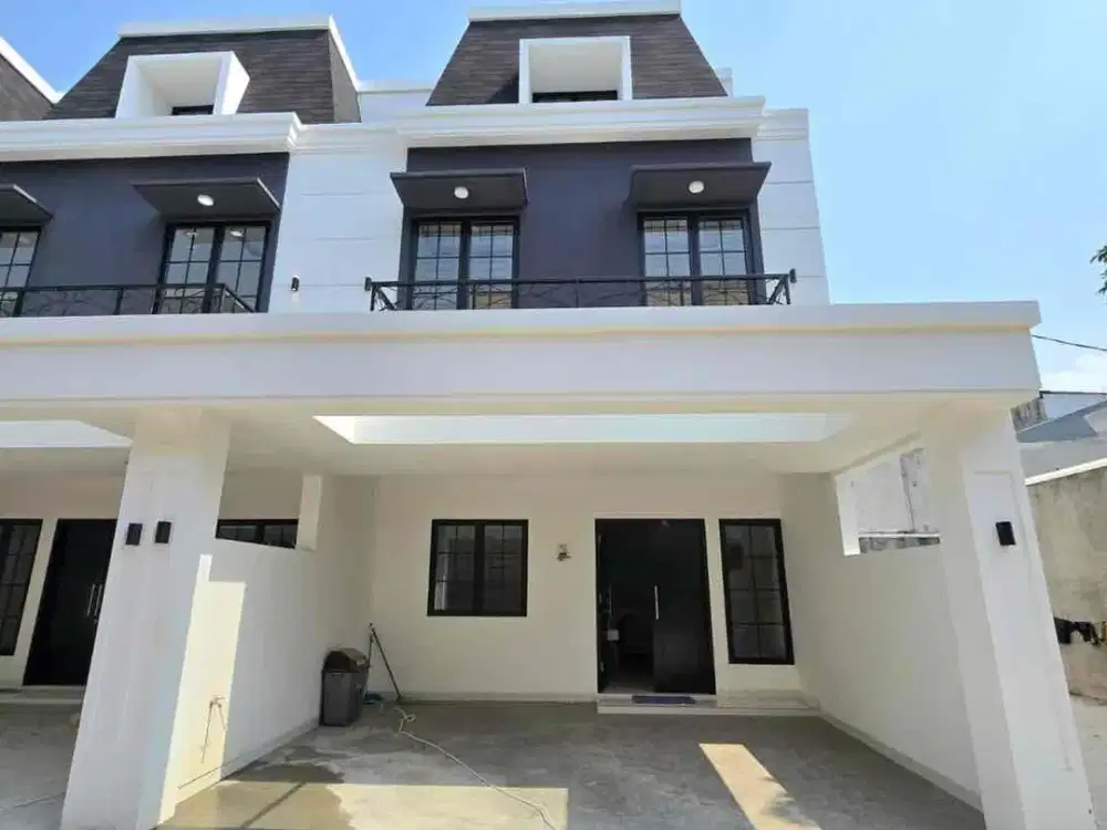 Jual TOWNHOUSE American Classic di Pancoran Barat Jakarta Selatan 
Lokasi super strategis