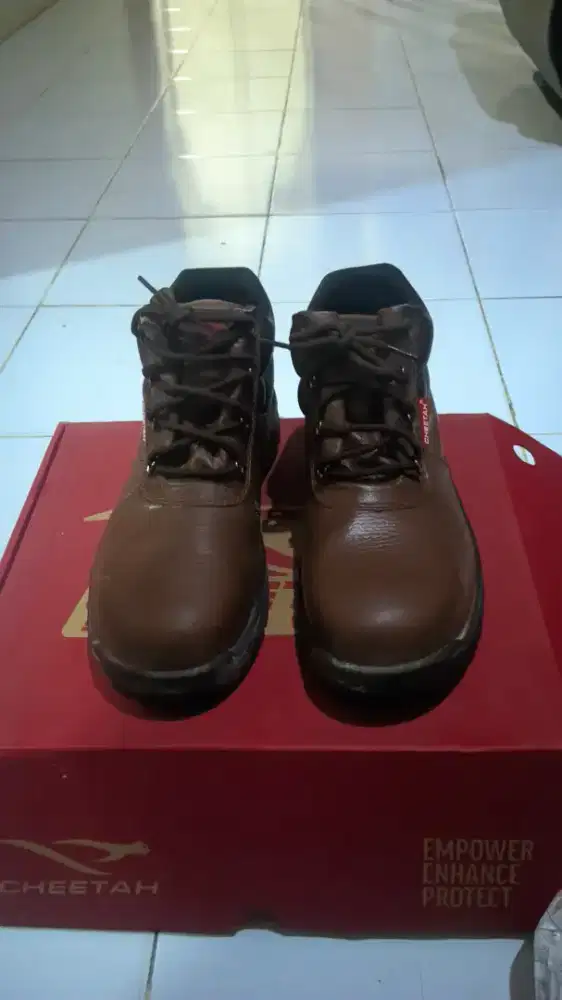 Dijual sepatu safety baru merek chetaah no 8/42 harga 350 ribu