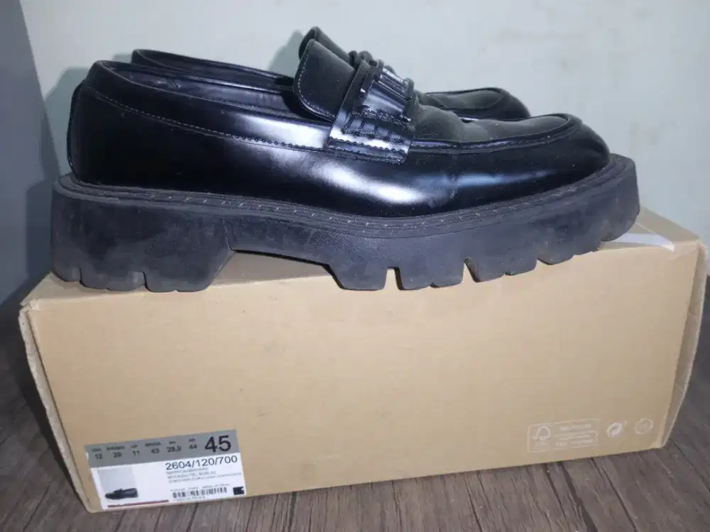 Sepatu loafers merk ZARA size 41 bisa buat size 42